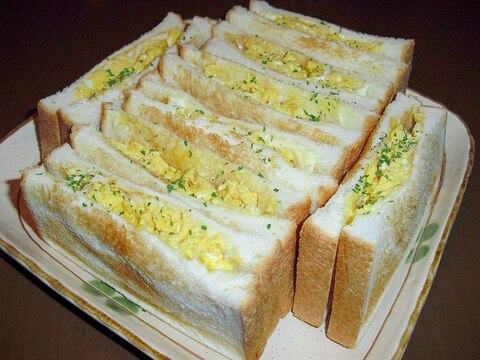 休日の朝食に♪我が家の“卵とチーズのホットサンド”